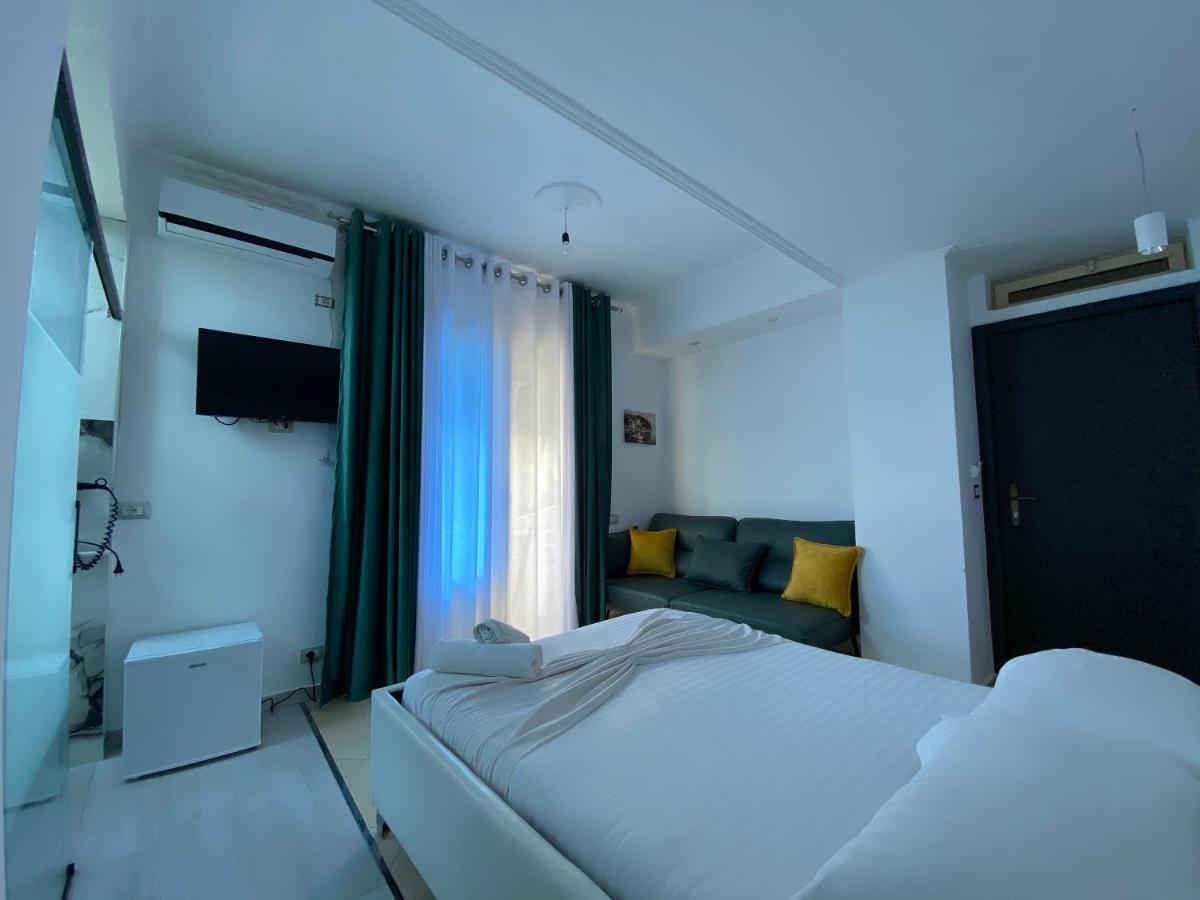 Hotel Kristal Borsh Exteriör bild