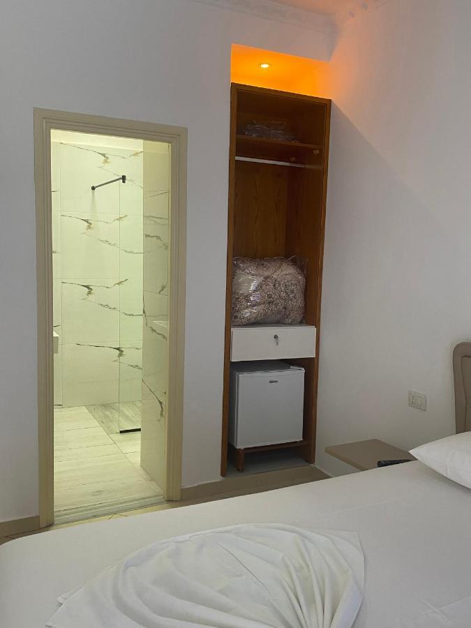 Hotel Kristal Borsh Exteriör bild