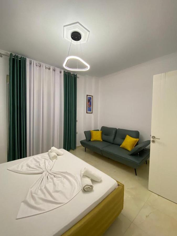 Hotel Kristal Borsh Exteriör bild