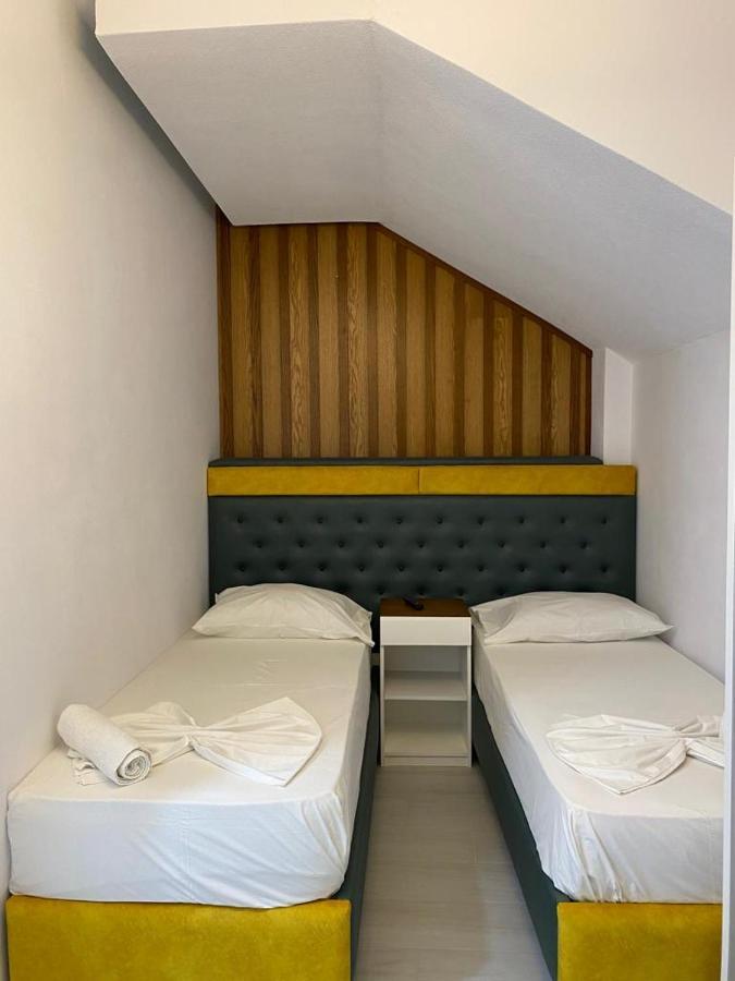 Hotel Kristal Borsh Exteriör bild